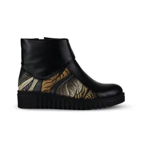 Block Boots connected