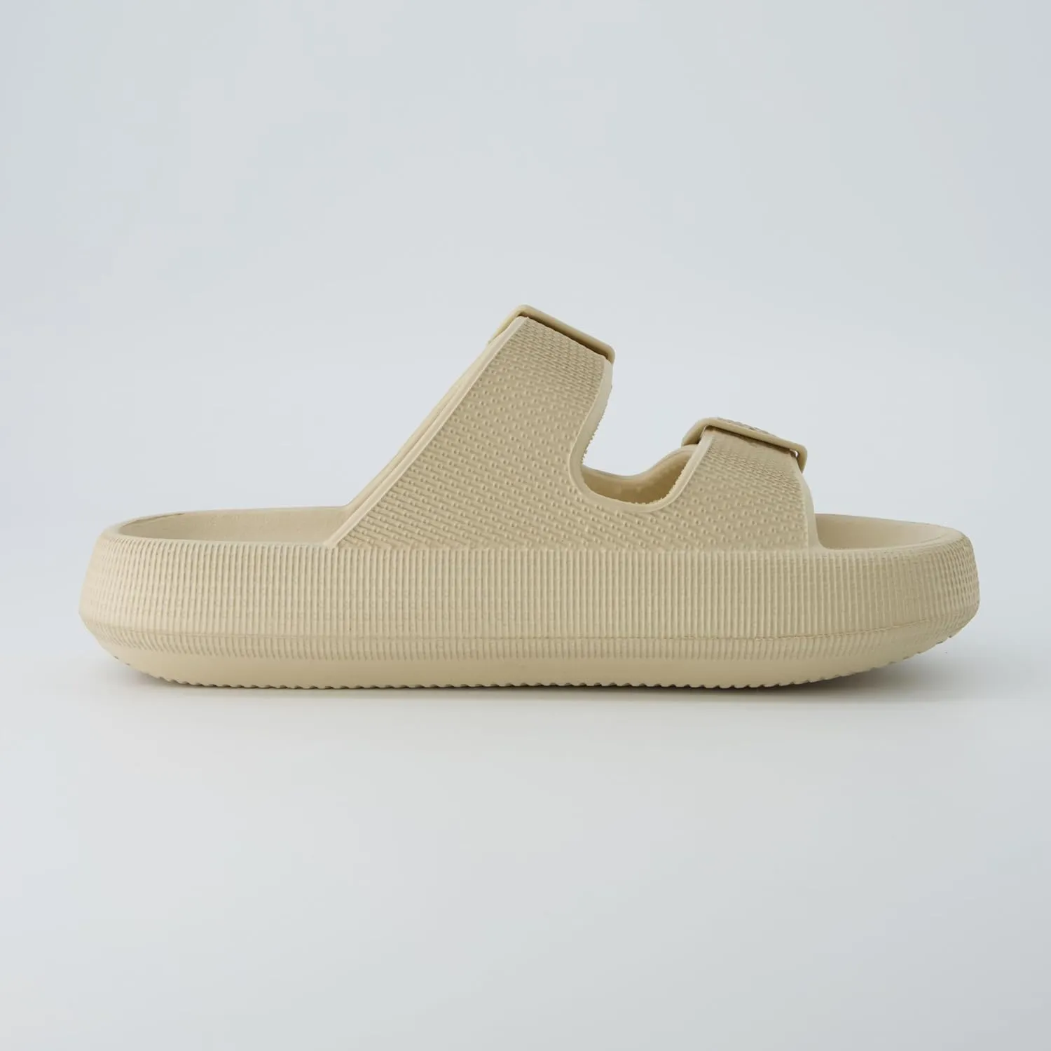 CUSHIONAIRE Women's Fame recovery cloud slide with  Comfort