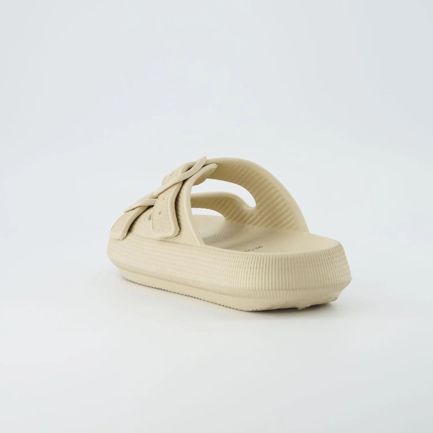 CUSHIONAIRE Women's Fame recovery cloud slide with  Comfort